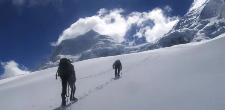 Camino cumbre nevado Huascaran