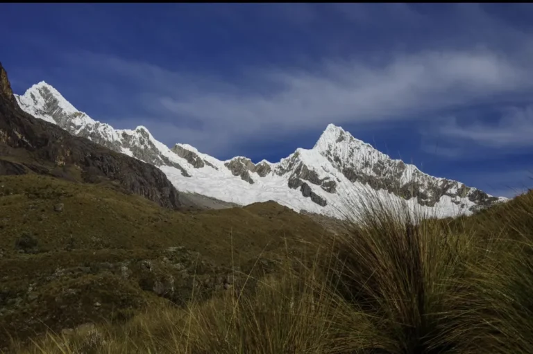 Cumbre Nevado Alpamayo