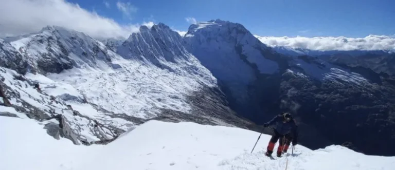Cumbre Nevado Vallunaraju