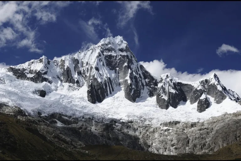 Nevados en el trek Santa Cruz