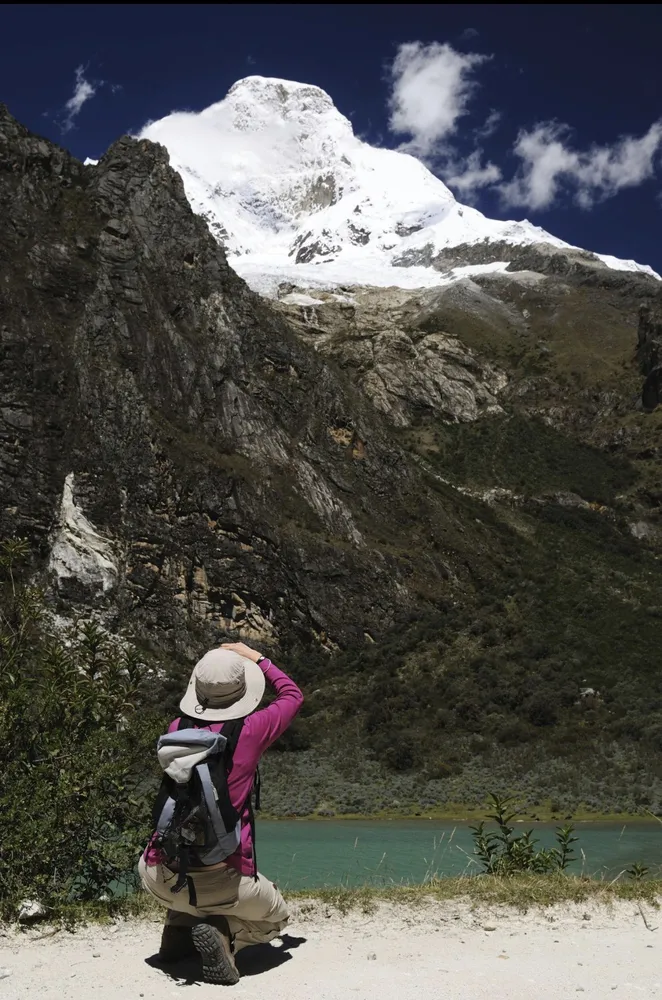 Nevados encima de las lagunas de Llanganuco