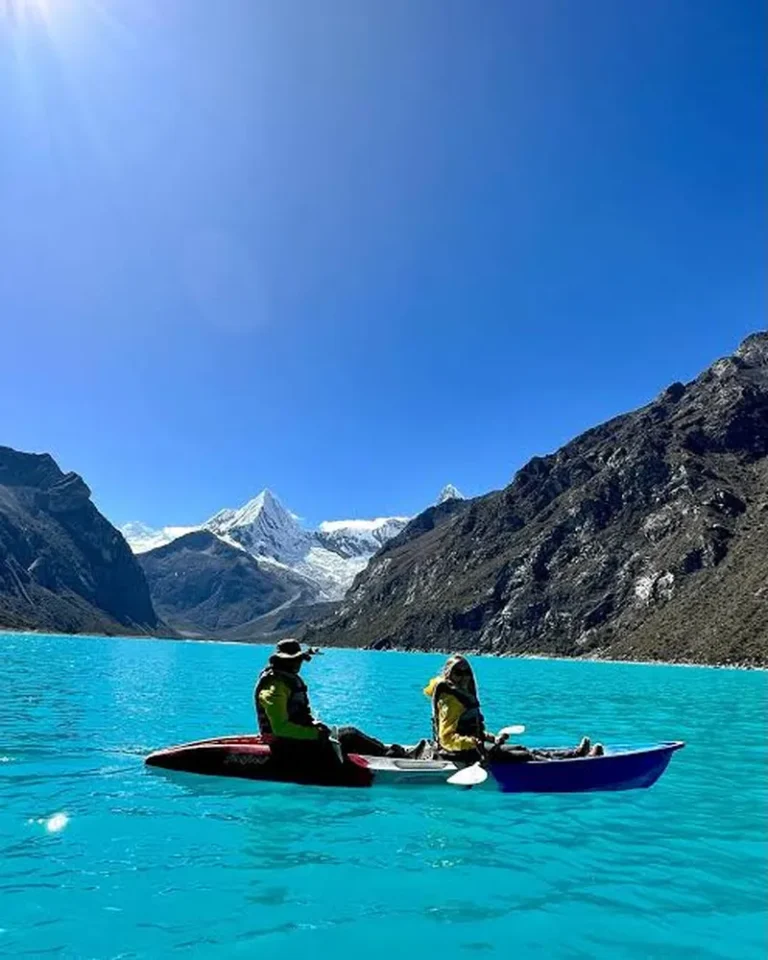 Paseo en Kayak en la Laguna Paron