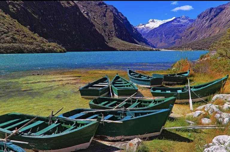 Paseos en bote en las lagunas Llanganuco