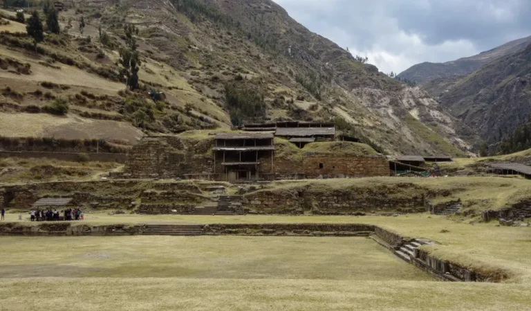 Plaza Cuadrangular Hundida - Chavín de Huantar