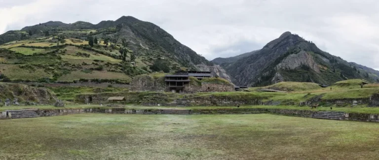 Vista panoraica del sitio arqueológico Chavín de Huantar